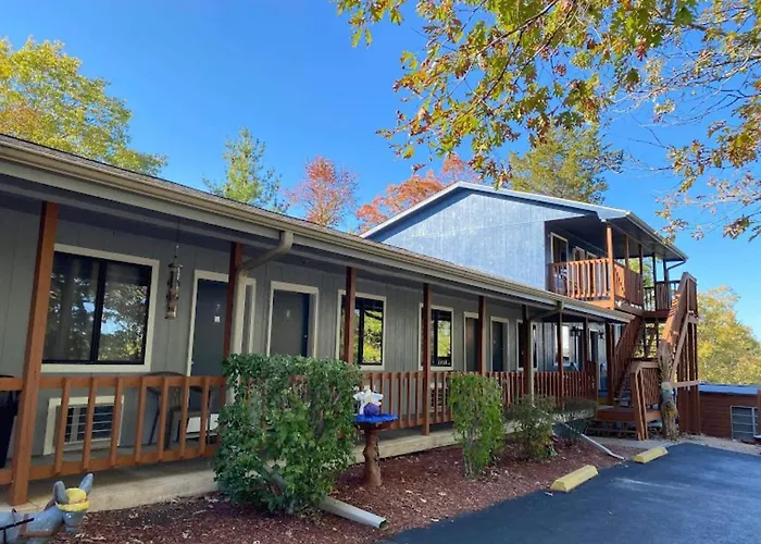 Shady Acre Inn And Suites