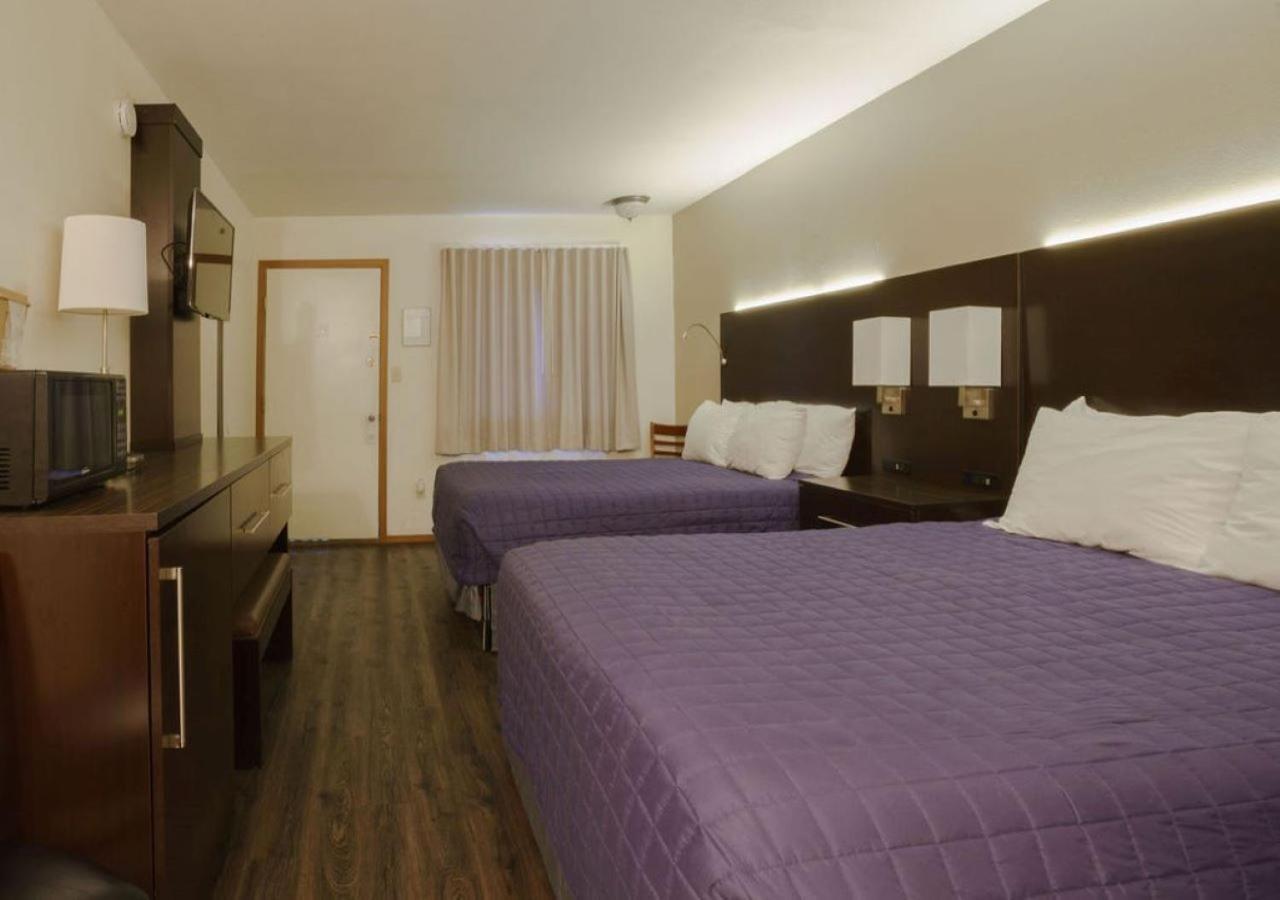 Shady Acre And Motel 2*